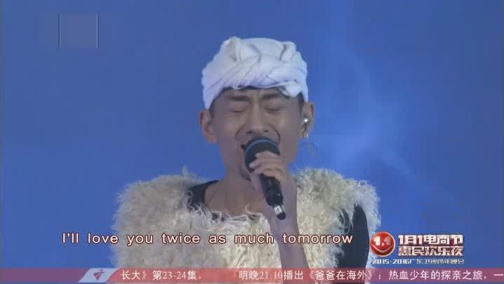 阿宝春晚一首英文爱你在心口难开真的好听，嗨翻了全场！