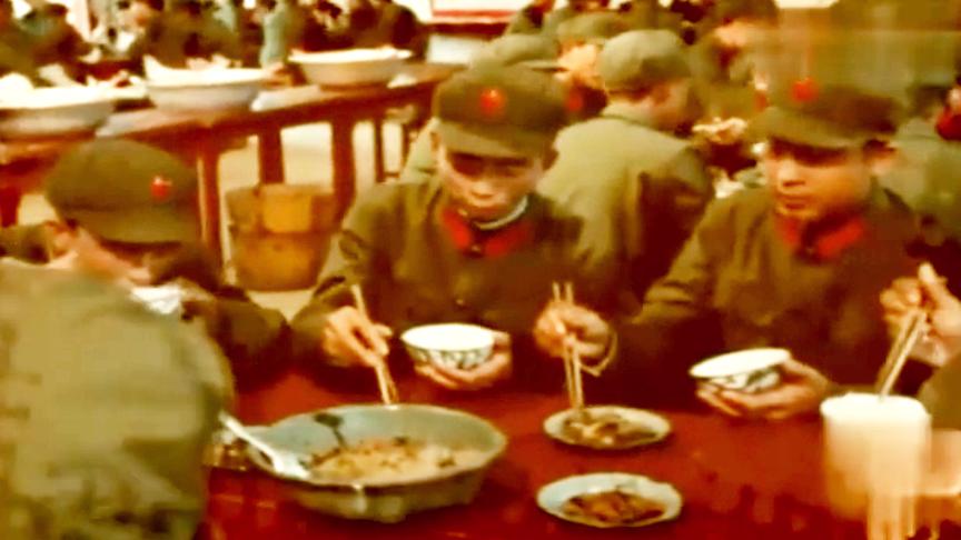 看看70年代解放军伙食，老兵们的芳华仿佛就在昨天！