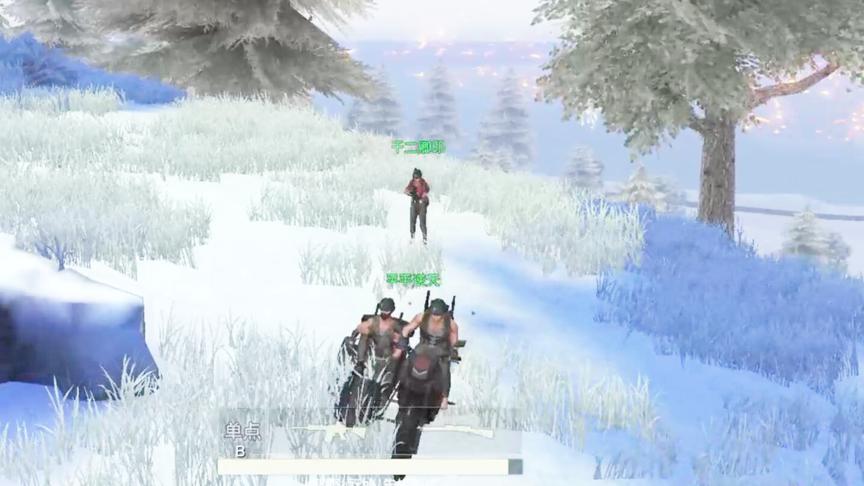 吃鸡搞笑视频 萌妹子吃鸡碰快要被这2个高冷的队友逼疯了