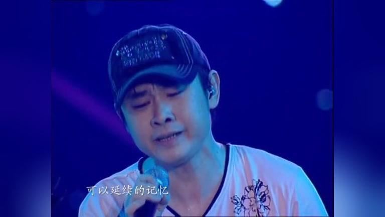 刀郎乌鲁木齐演唱会上一首谢谢你，高昂沧桑的嗓音引来万人合唱！