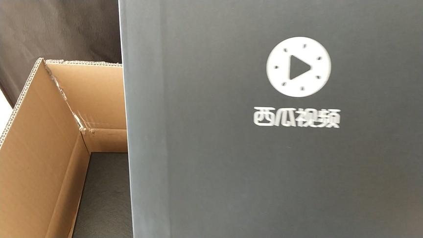 西瓜百万创作人 大海解说专属荣誉开箱