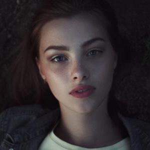 小奶看生活头像