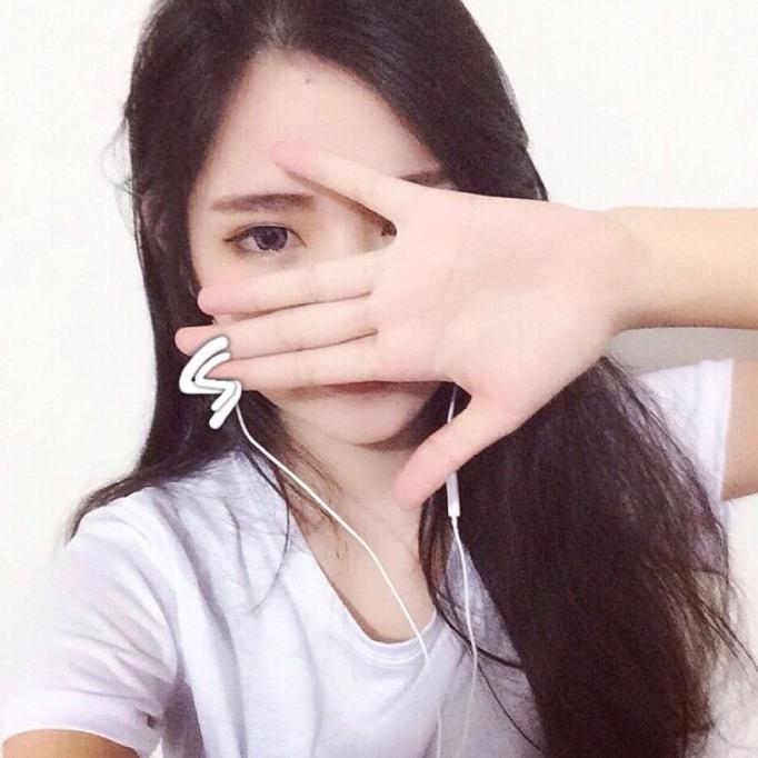 小萝莉爱看剧头像