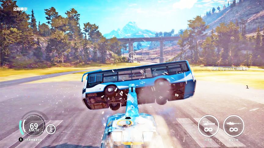 小林解说：皇家坦克撞击公交车，结果直接被撞飞！