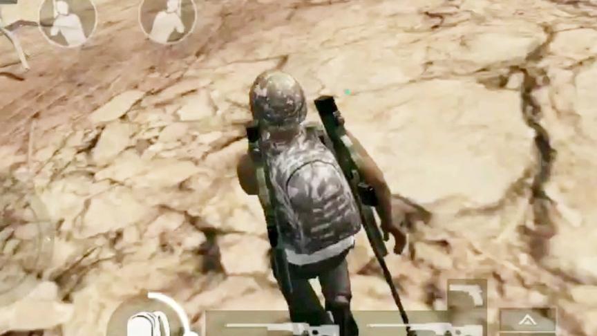 刺激战场：双AWM背在身上 就算你是移动靶也躲不过我的子弹