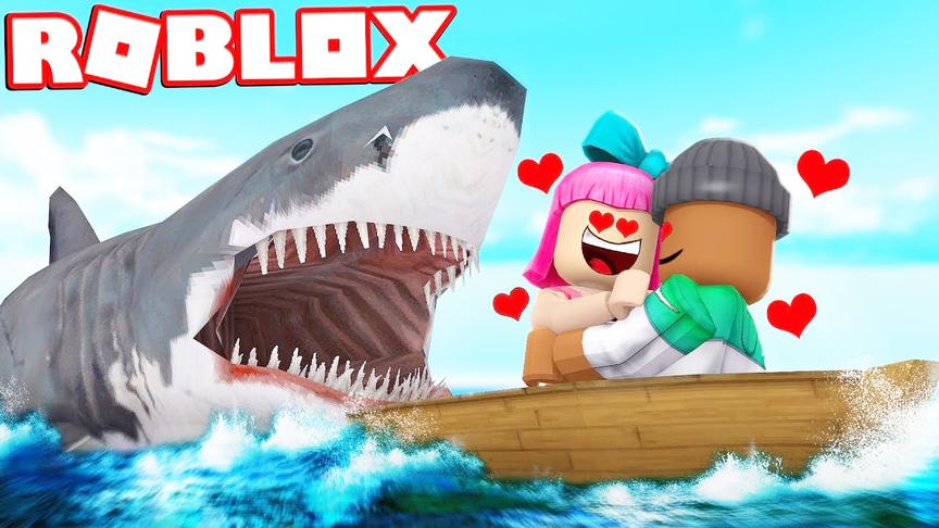 小飞象解说 Roblox鲨鱼模拟器 巨齿鲨冲上海面！被咬的片甲不留？