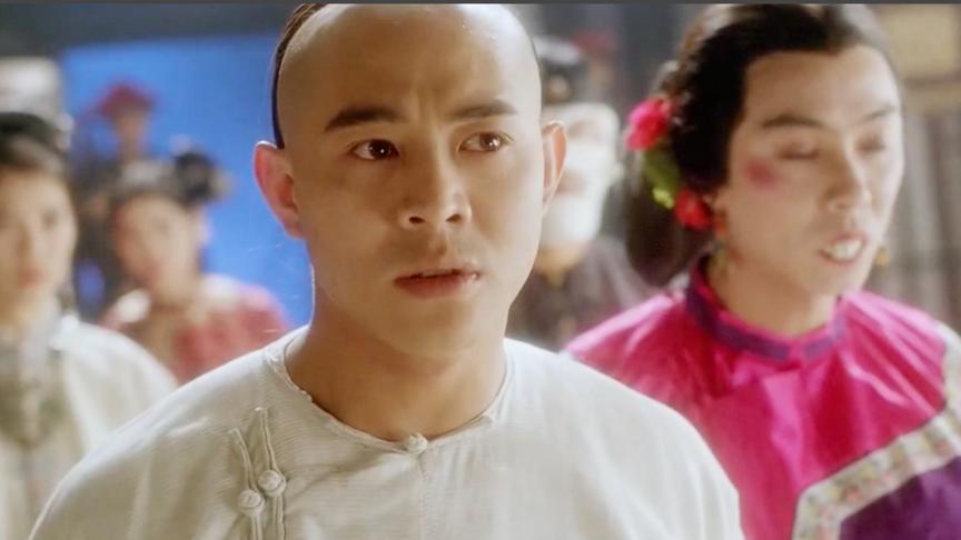 黄飞鸿:黄飞鸿经典铁鸡斗蜈蚣,一身公鸡装扮,打斗帅气潇洒