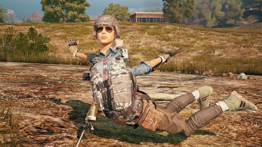 全军出击怪事多，步枪子弹会拐弯，一梭子下去把自己打了！