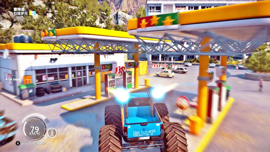 小林解说：越野大脚车撞击加油站，结果竟然车还能开！