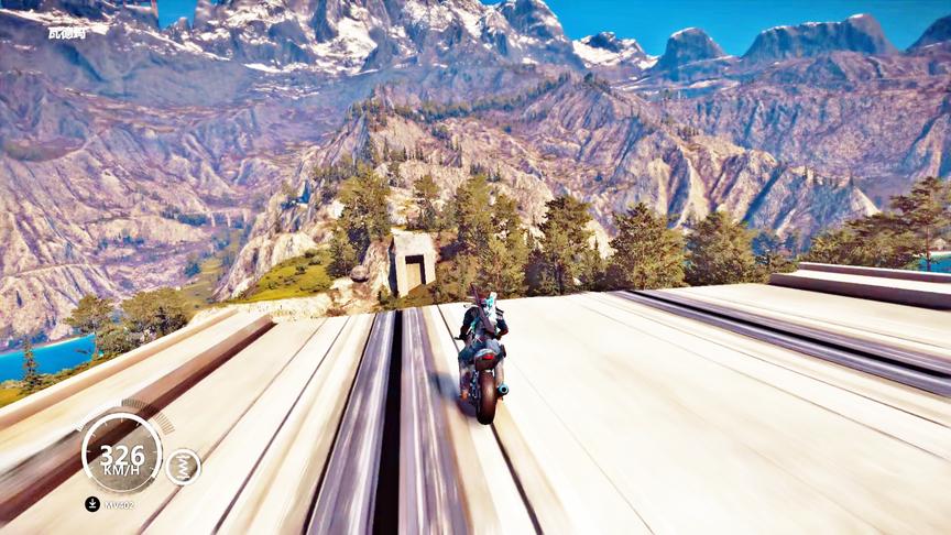 小林热游解说：摩托车竟然可以飞这么远，真没想到！