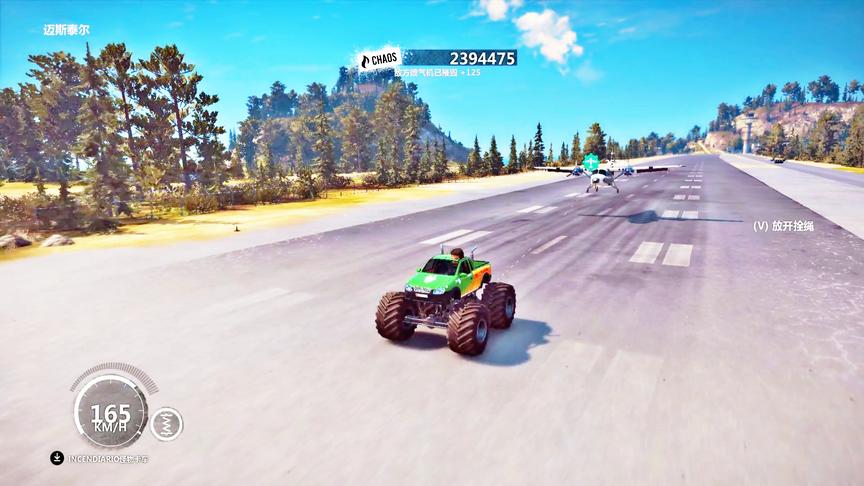 小林解说：大脚车尾部扣上绳子拉飞机，最后能够上天吗？