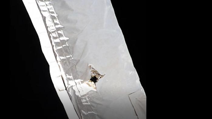 国际空间站机械臂被砸出小洞