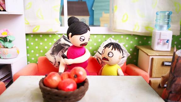 臭蛋问妈妈为什么没见过她外婆,妈妈的回答机智又搞笑 - 臭蛋搞笑家庭