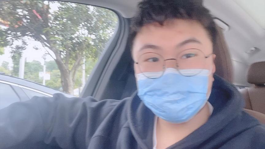 炮芯的老爸在钓鱼，我去找他玩玩，顺便去野外看看！