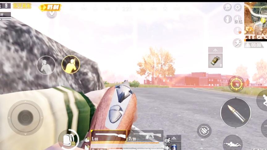 和平精英:子弈遇虎牙假主播，眼睁睁看队友被击倒，无能为力!