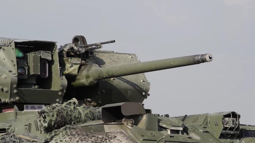 美军史崔克M1126步兵战车实弹射击