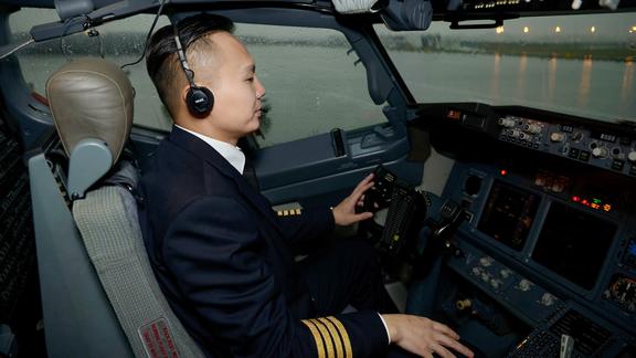 东海航空飞行员图片
