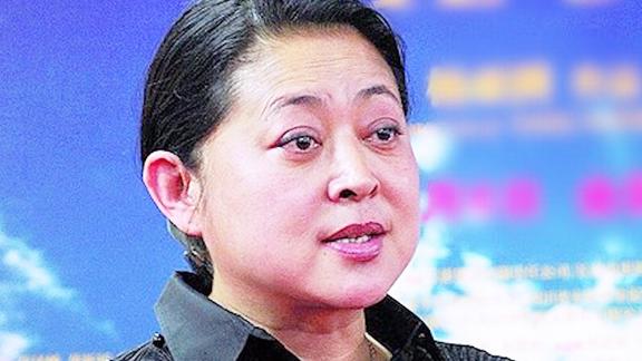 父亲不给儿子留一分家产,18年后儿子成亿万富翁,门一开倪萍愣了