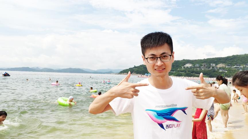 小歪日记04！我今天来到沙滩边游泳，这里人真多好像煮饺子呀