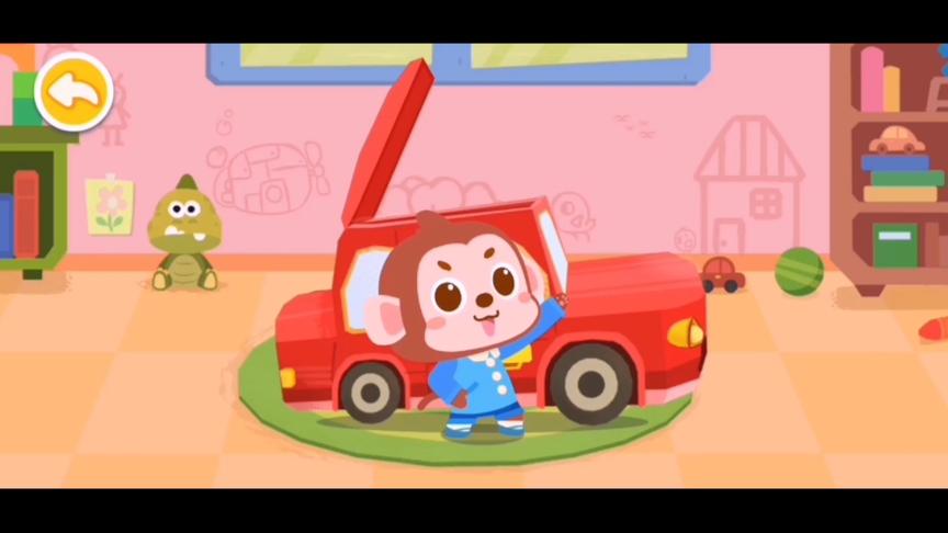 幼儿园手工课，小猴子与小熊猫在老师的带领下制作了小车，可漂亮