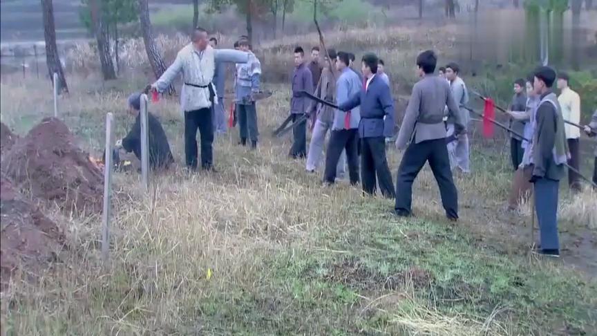 鬼子攻打猎人村庄，结果村民个个都是神枪手，这下太精彩了