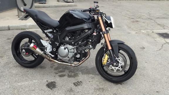 12:12 万能黄龙600改装宝马s1000rr 1001次观看 · 2020-12-06 01:33