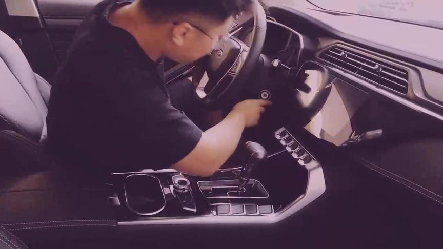 领你看世界：炮芯第一次开车，被各种功能吸引了，还有跑车按键！