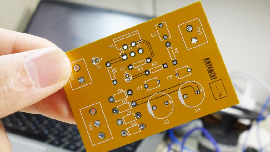 第一次PCB打样,画了个简单的2030功放电路，焊接好后音质还可以