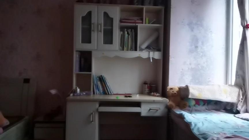 在桌子下自制秘密基地 西瓜视频