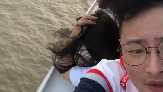 大海啊！全是水！担心手机掉海里去😂