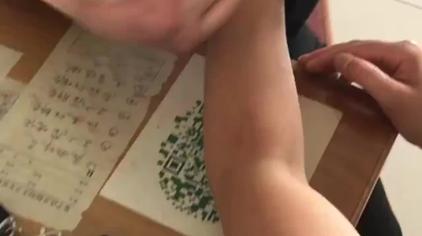 手背筋痛怎么办 西瓜视频