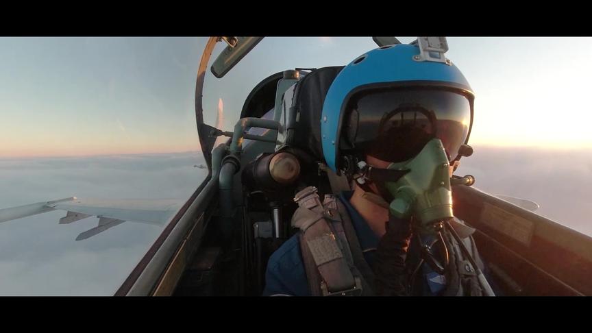 惊艳!#飞行员第一视角带你领略超美晚霞！