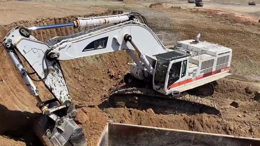 这款白色的卡特385c,有见过的吗#挖掘机 #工程机械 #挖机 #机械