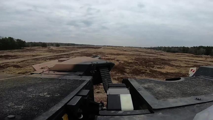 德国莱茵金属KF-41山猫步兵战车的移动射击