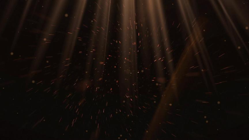 小林解说：大巴车轮胎都爆了，真没想到拉力还是那么的强悍！